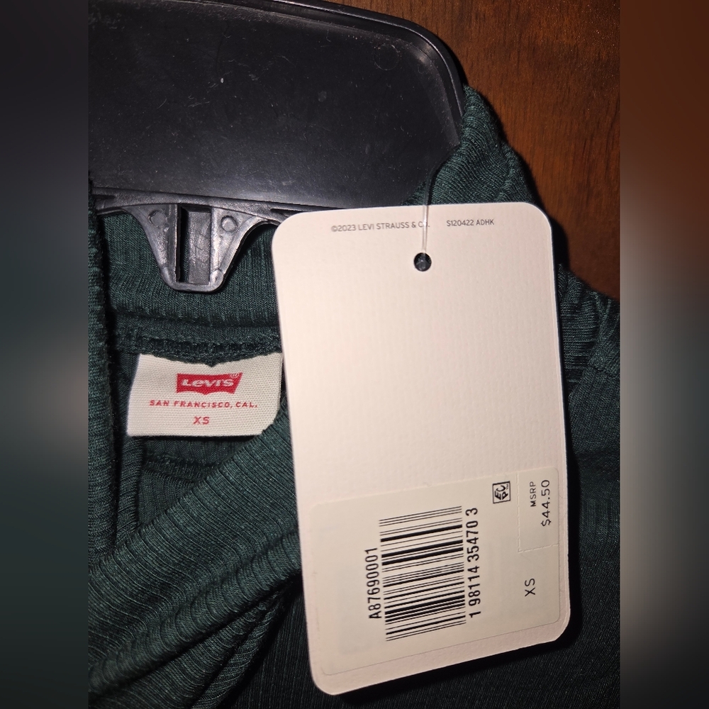 Levi's Green Turtleneck - Picture 3 of 3